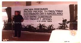 Gubernur Jawa Tengah Haji Ismail Sedang Memulai Upacara Peresmian Proyek-Proyek